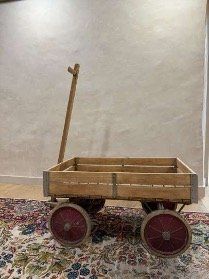 Schubkarren: Chariot bois à roues rouges – Gebraucht aus Jussy von sal_2xjp