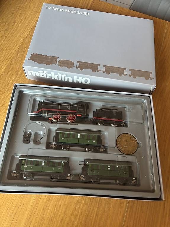 Märklin Modelleisenbahnen: Coffret Märklin anniversaire – Gebraucht aus Orbe von car_8grw