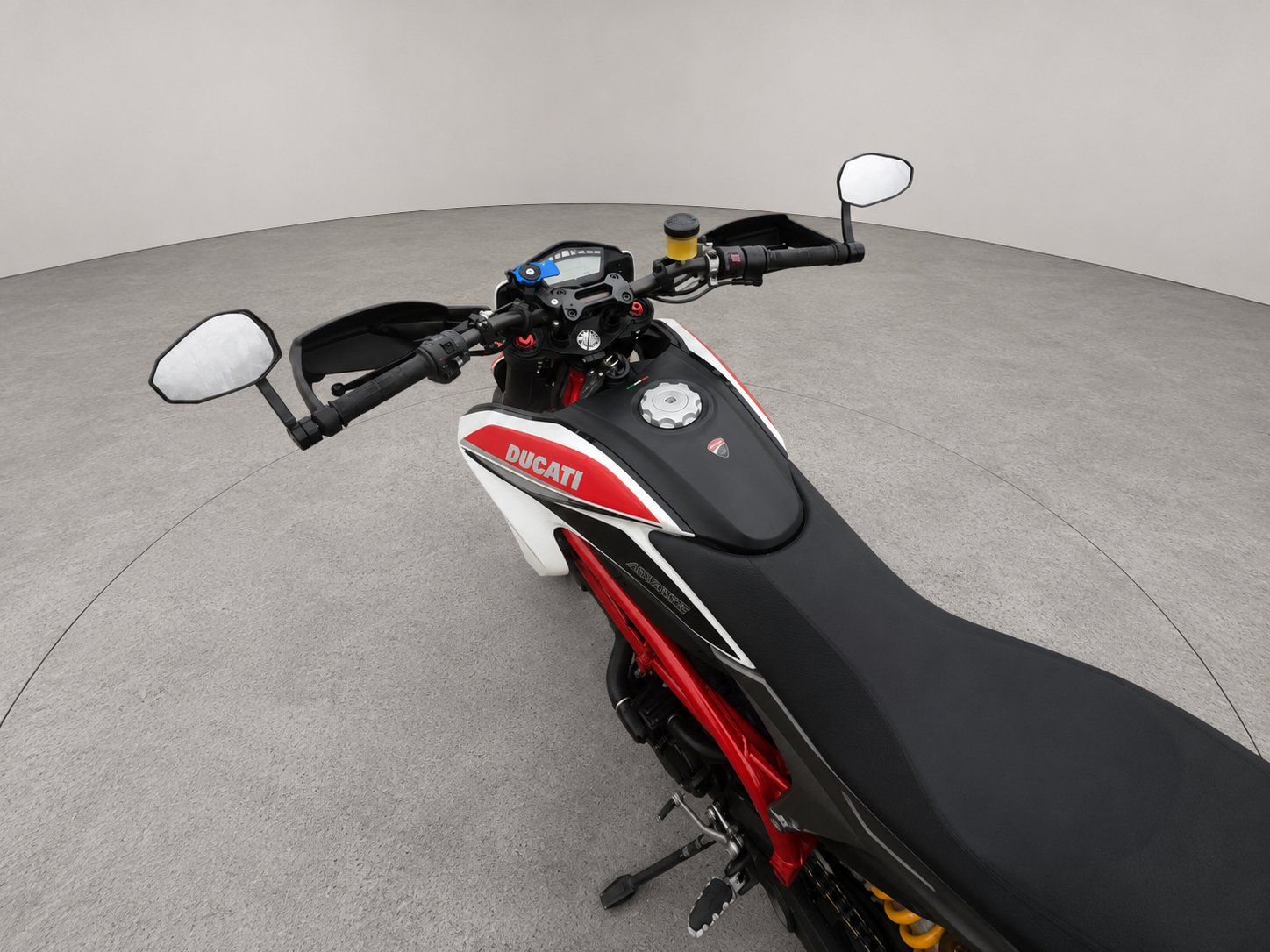 Ducati Strada: Ducati Hypermotard 821 SP | Ab Service & MFK | – Usato da Detligen venduto da Motorradschmiede 3