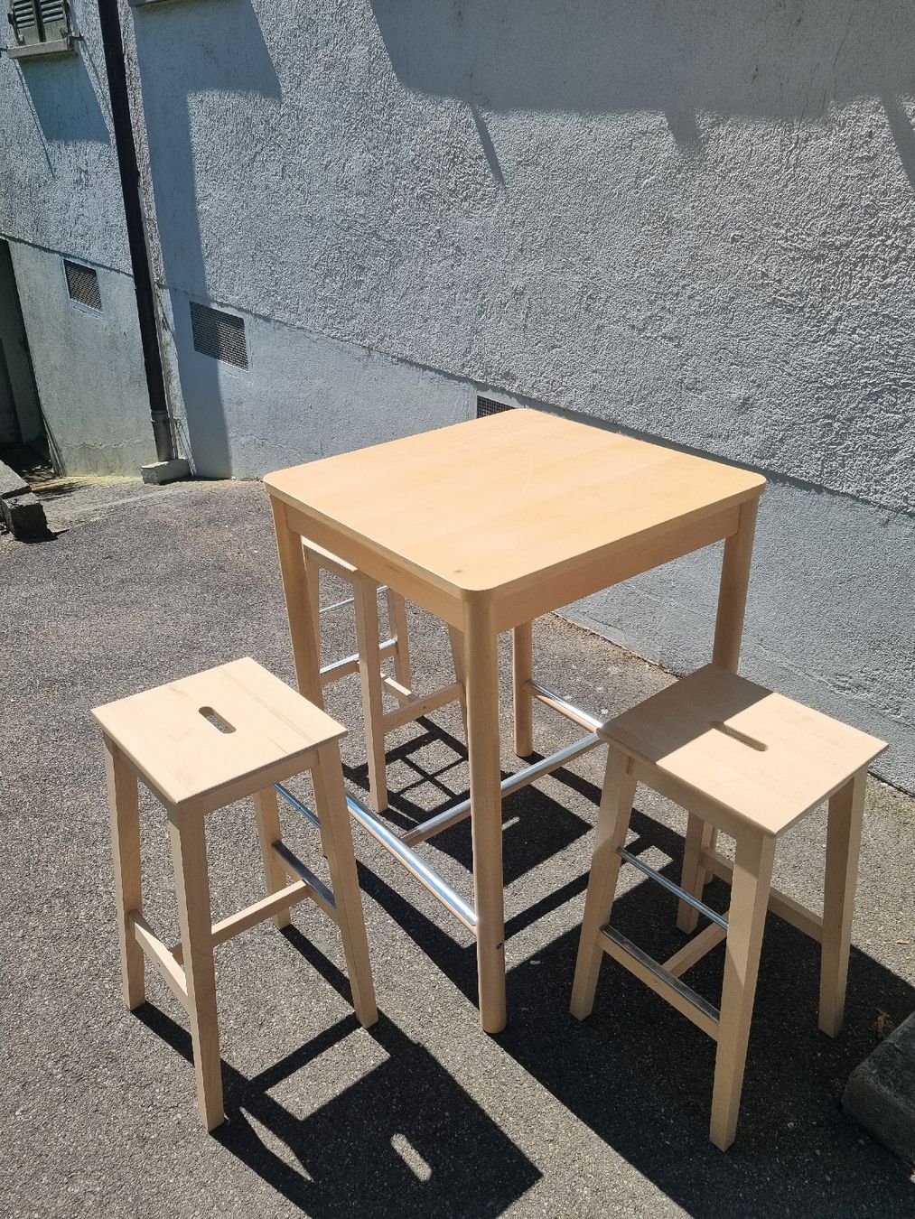 Ikea Set di tavolo e panche: Ikea-Bartisch und 3 Barhocker – Usato da Zürich venduto da mas_gky6 1