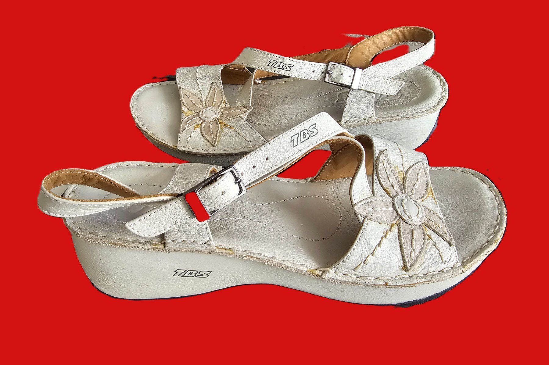 TBS Chaussures femmes: Sandales TBS en cuir blanc, taille 40. – Neuf avec emballage d'origine à Porrentruy par Danreisende