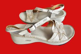 Sandales TBS en cuir blanc, taille 40.