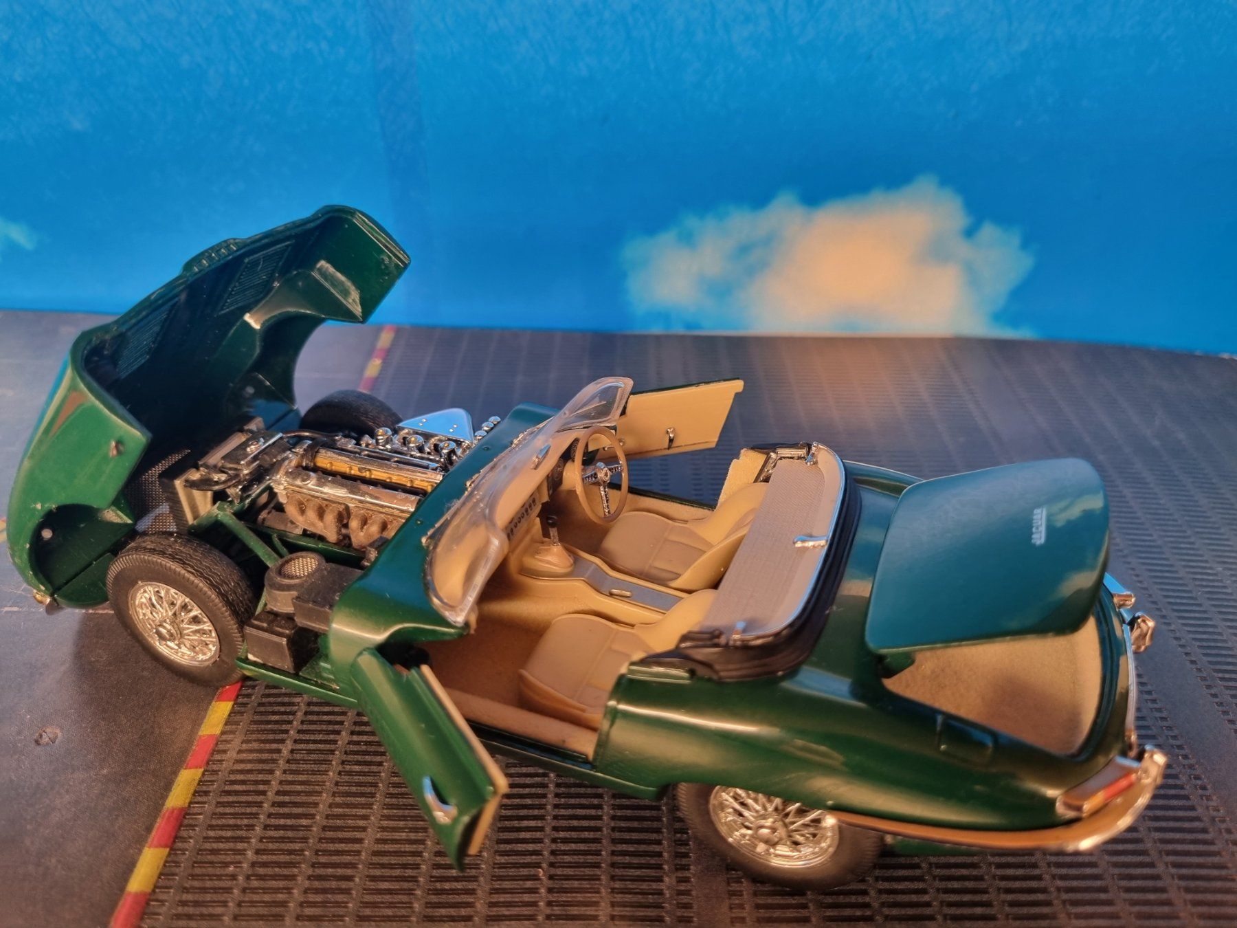 Franklin Mint Modellautos: JAGUAR E 1961 FRANKLIN MINT 1:24 – Gebraucht aus Männedorf von Spezial-Modelle 2