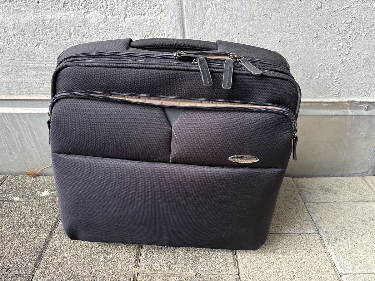 Valigie & Borse: Schwarzer Pilotenkoffer Trolley - Robust und geräumig! – Usato da Bülach venduto da Jackybabue