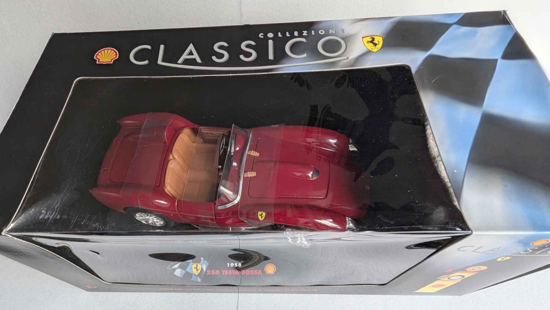 Modellini d'auto: Ferrari 250 Testa Rossa 1958, "Collezione Classico" v. Shell – Nuovo e nell'imballaggio originale da Olten venduto da VanishingPoint.71 2