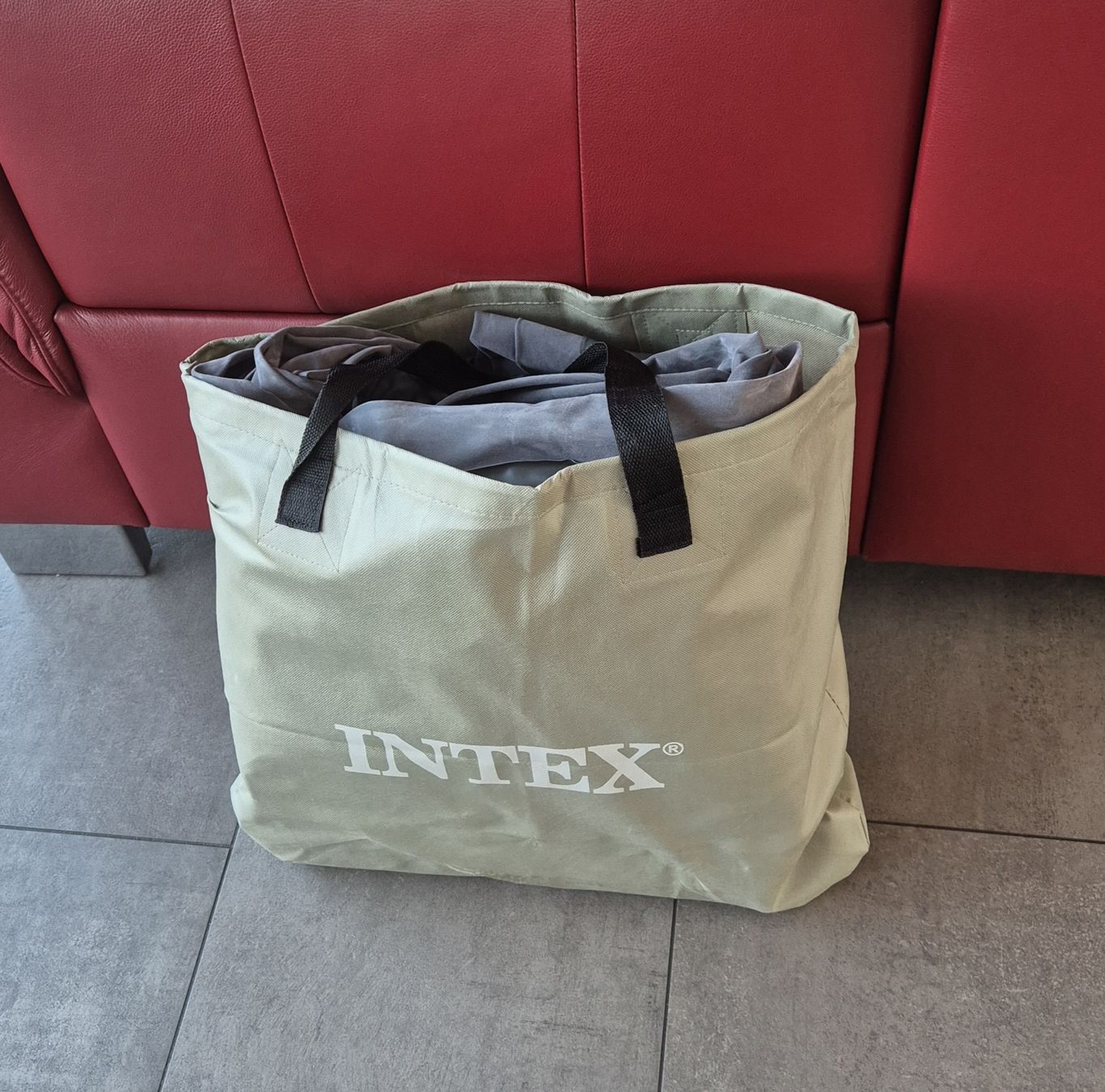 Betten: INTEX Luftbett mit integrierter Pumpe  – Gebraucht aus Bremgarten AG von Sondi47 1