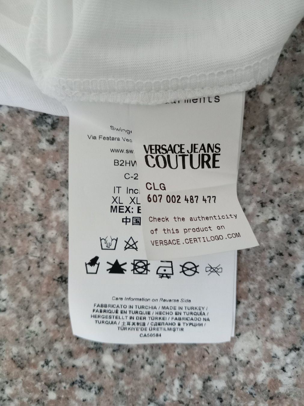 Versace T-shirt: Versace T-Shirt – Nuovo (secondo la descrizione) da Wängi venduto da Maelstrom 2