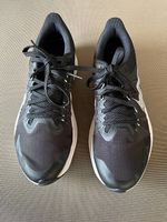NIKE Gr.40 Winflo8 schwarz wie neu