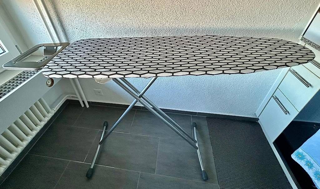 Ikea Bügelbretter: IKEA Bügelbrett – Gebraucht aus Zürich von chi_mf67