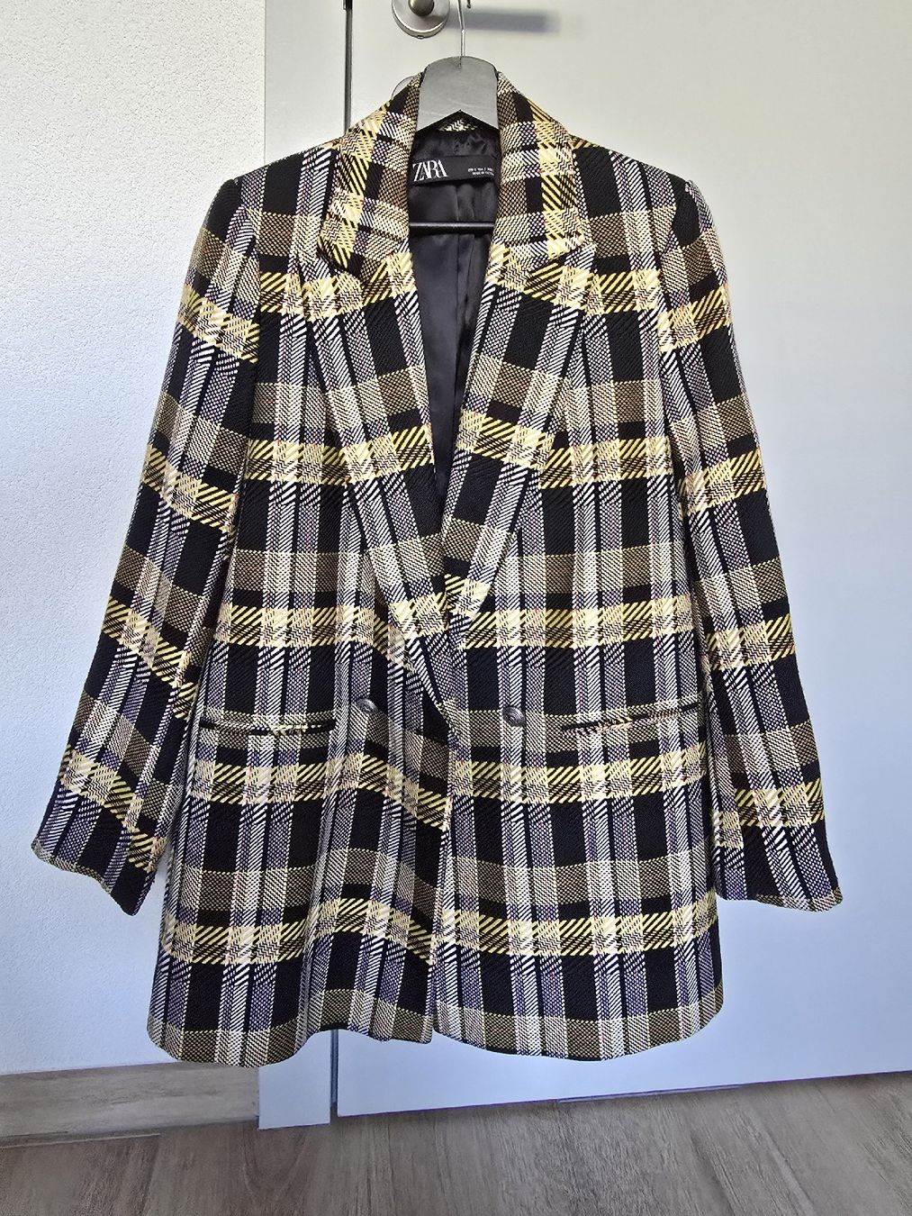 Zara Vestes: Blazer long Zara – D'occasion à Mont-sur-Rolle par Senna85