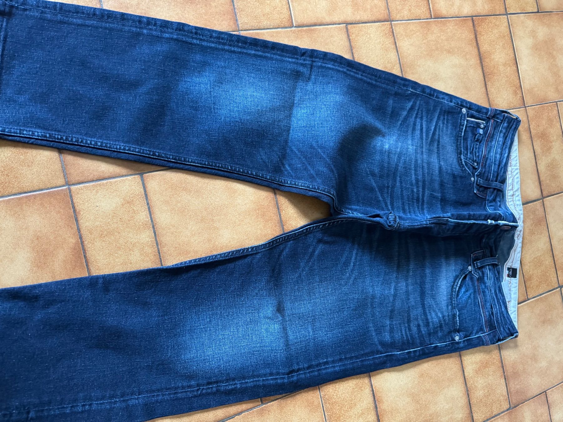 Jeans: Jean homme Taille 38 pose à plas 50 cm – Usato da Veyrier venduto da Kimedovapa_1