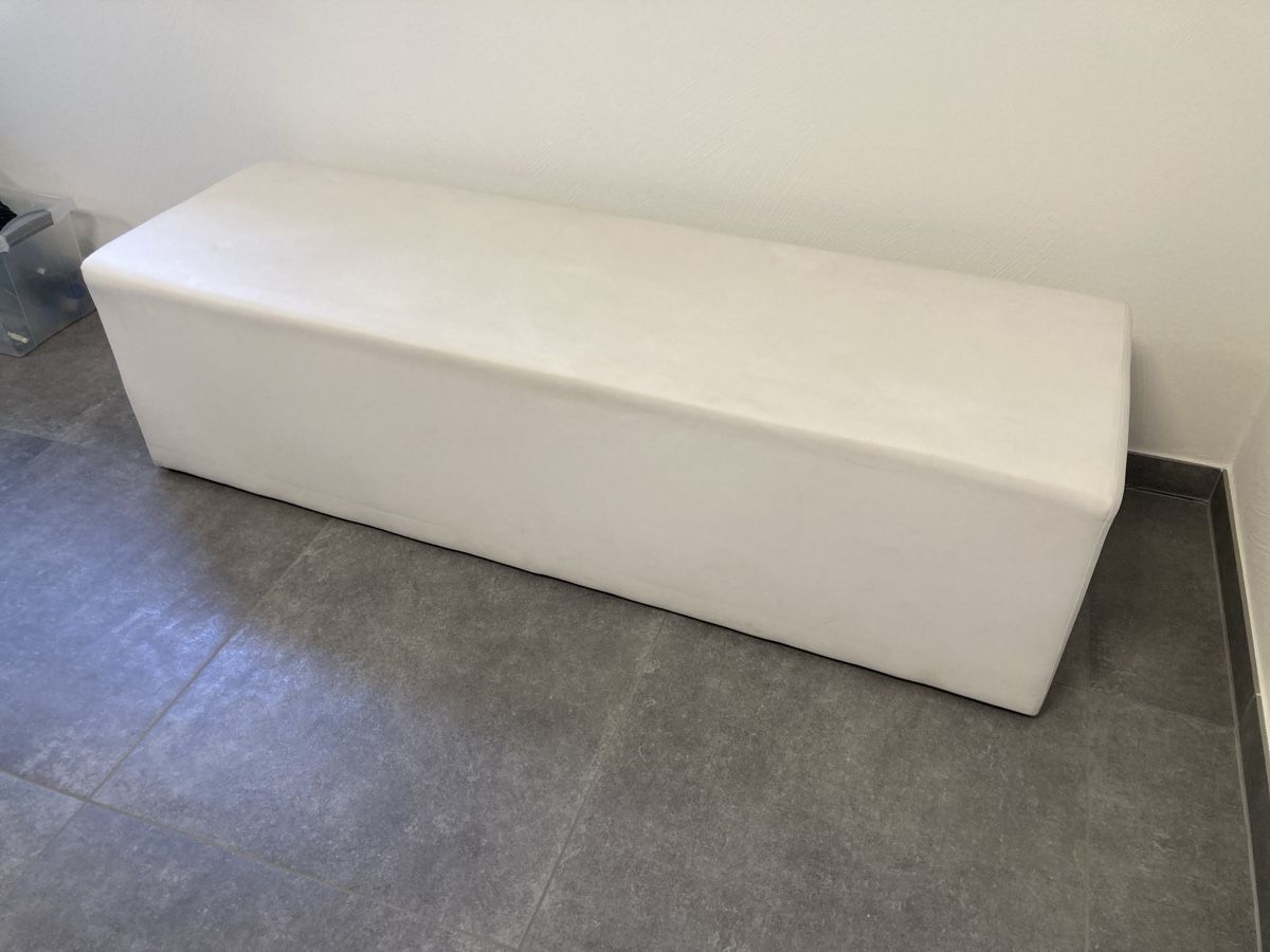 Panchine: Banc blanc simili cuir – Usato da Réchy venduto da Pittdesign