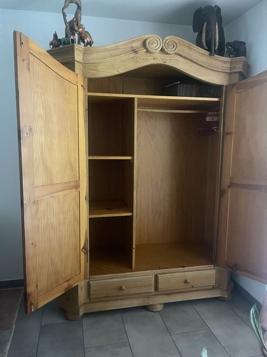 Armadi: Massiver Holzkleiderschrank  – Usato da Bremgarten AG venduto da helenak56 1