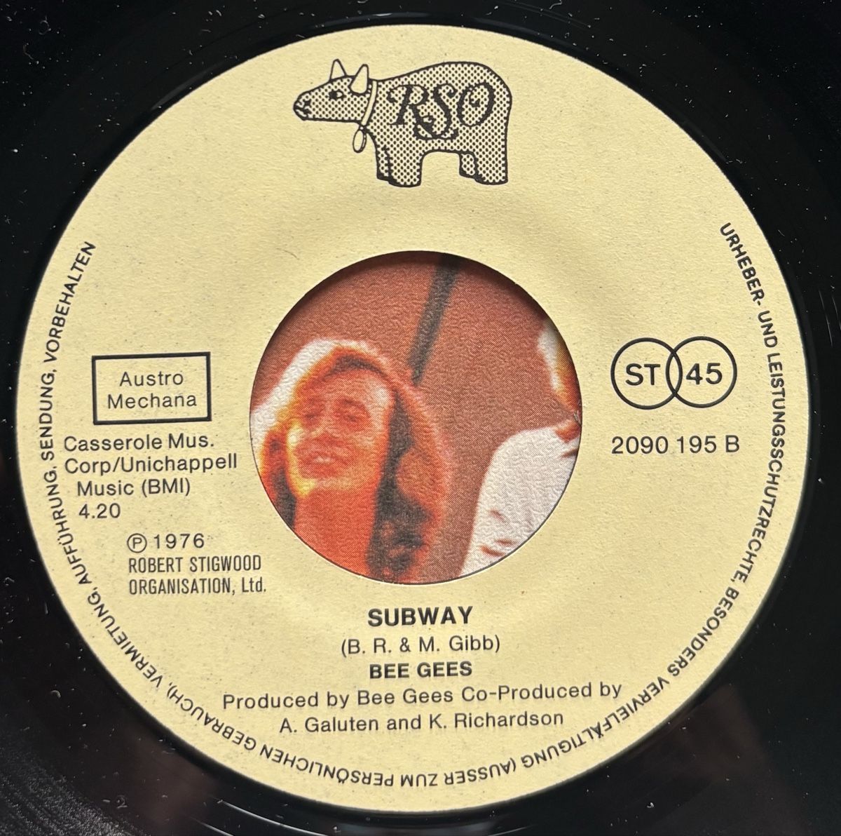Vinyles: Bee Gees - You Should Be Dancing - 45 VG+/VG+ – D'occasion à Neuchâtel par Deivid2 2