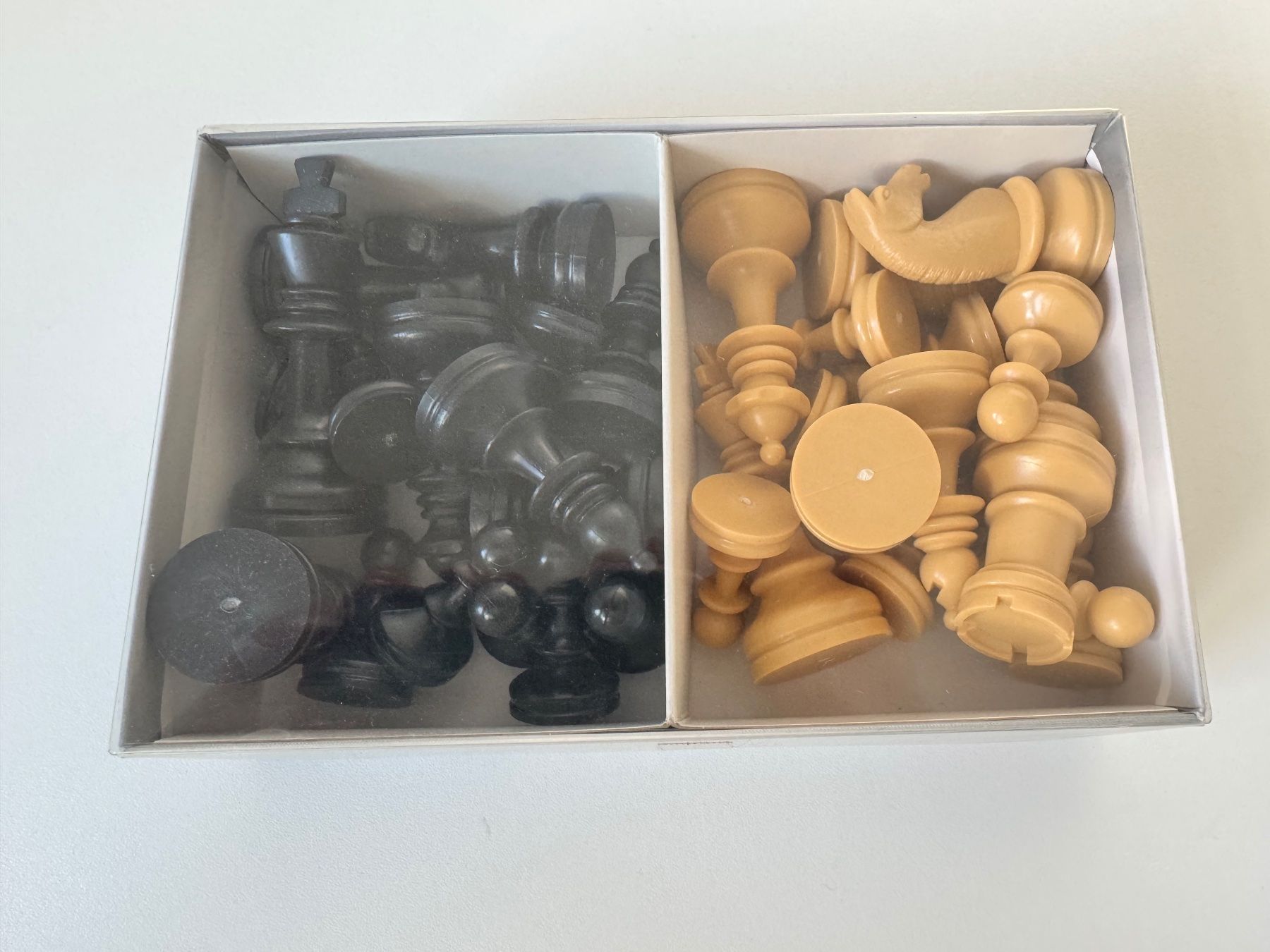 Giochi: Spiel - Schachfiguren OHNE Schachbrett – Usato da Effretikon venduto da cavaliere02