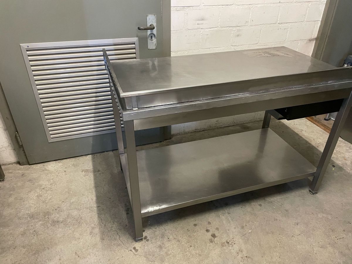 Tables: Edelstahltisch – D'occasion à Rupperswil par pimi88 2