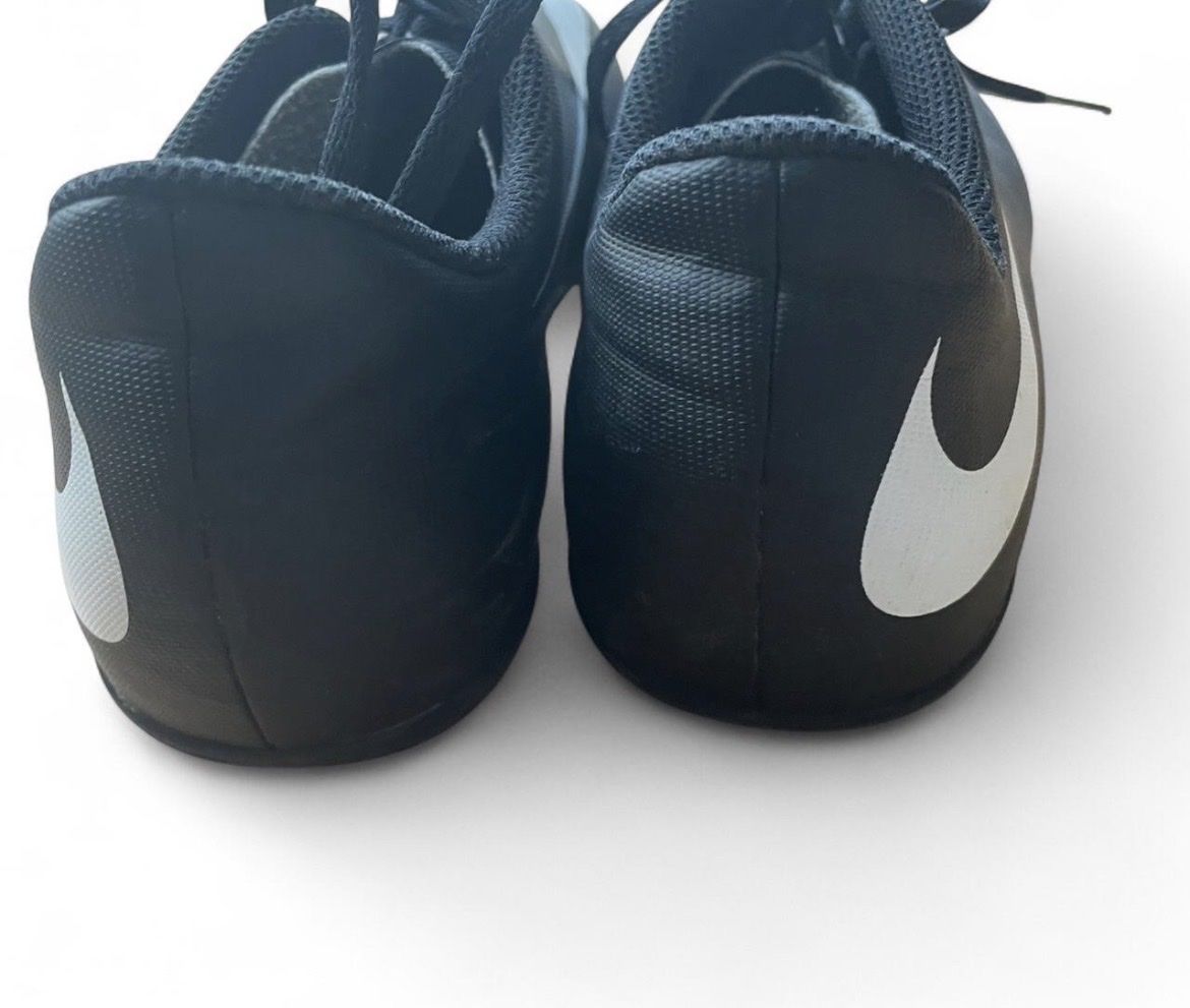 Nike Scarpe da uomo: Chaussures de foot nike noir – Usato da Châtillon JU venduto da rya_bl75 4