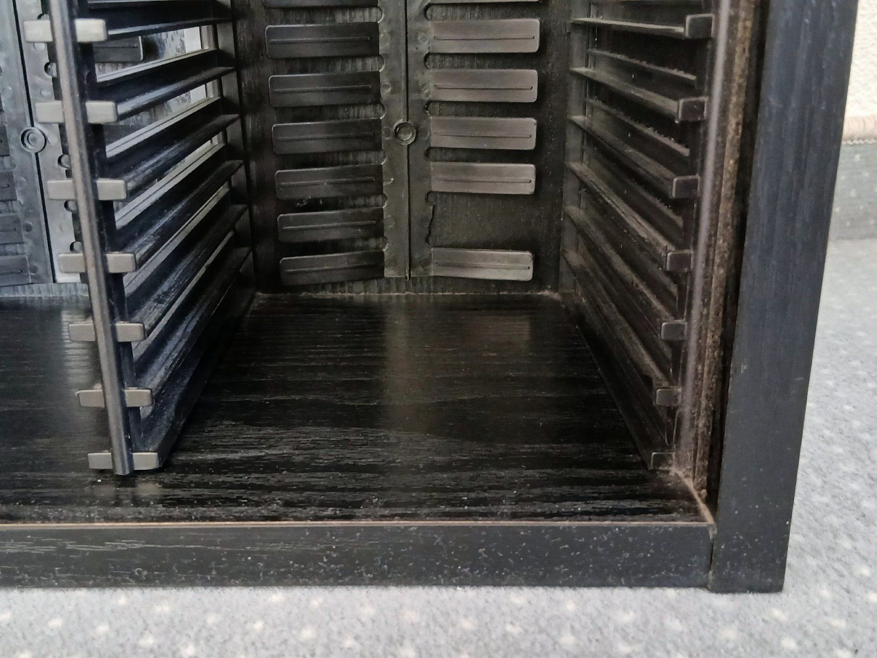 Regale: Schwarzer CD-Schrank / CD-Regal mit Rollo – Gebraucht aus Niederuzwil von Meamele 5