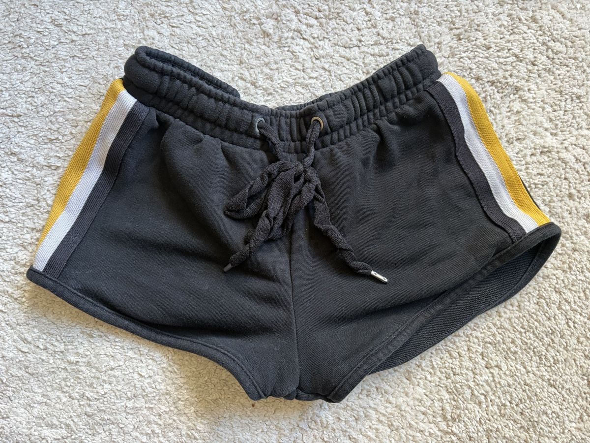 Bershka Pantaloni: Short Bershka – Usato da Biel/Bienne venduto da mel_hx9c