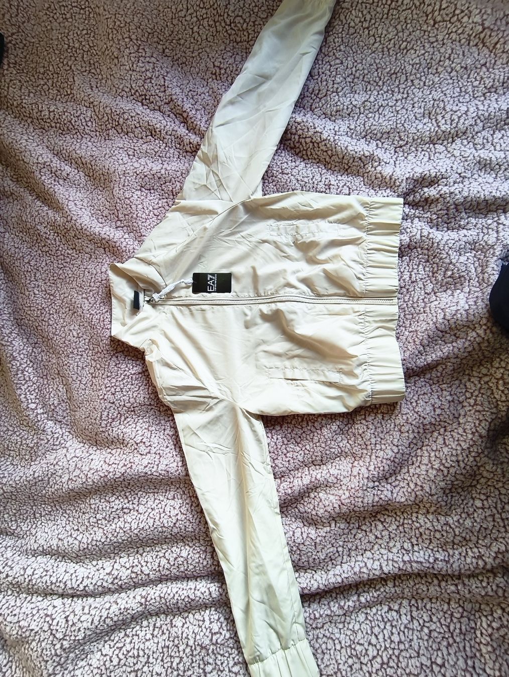 Lotti di vestiti: EA7 Tracksuit Jacket and Pants Beige New – Nuovo e nell'imballaggio originale da Merenschwand venduto da kri_rj6t 7