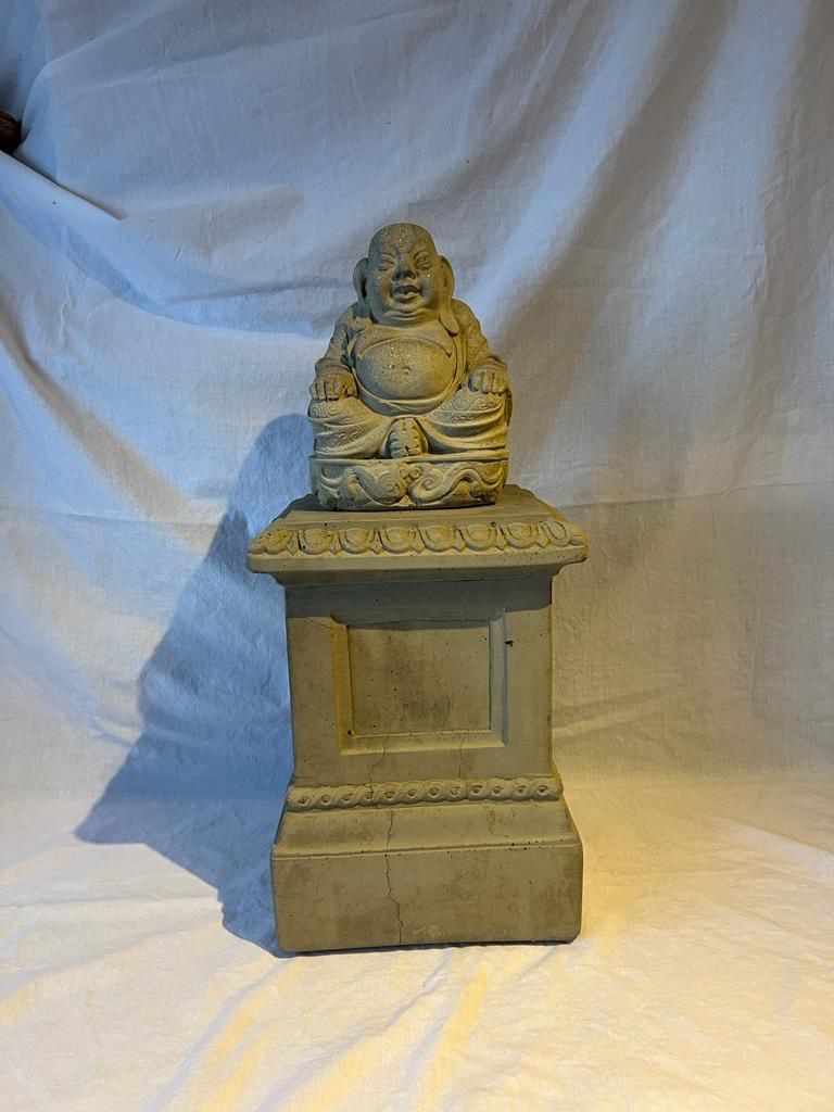 Figurines: 2 Steinbuddhas mit 2 Steinsockeln – D'occasion à Neukirch / Egnach par Taucher68