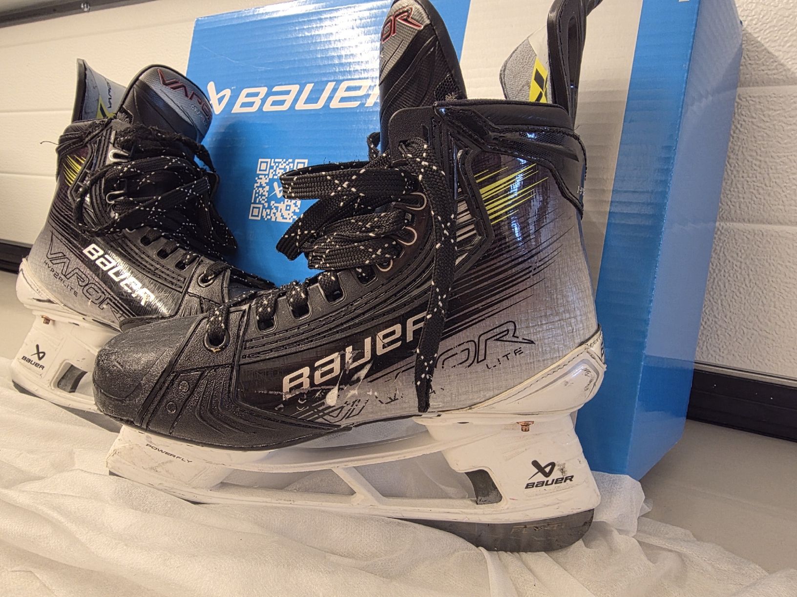 Bauer Schlittschuhe: Eishockeyschlittschuhe Bauer Vapor Hyperlite schwarz – Gebraucht aus Regensdorf von lar_2scz 1
