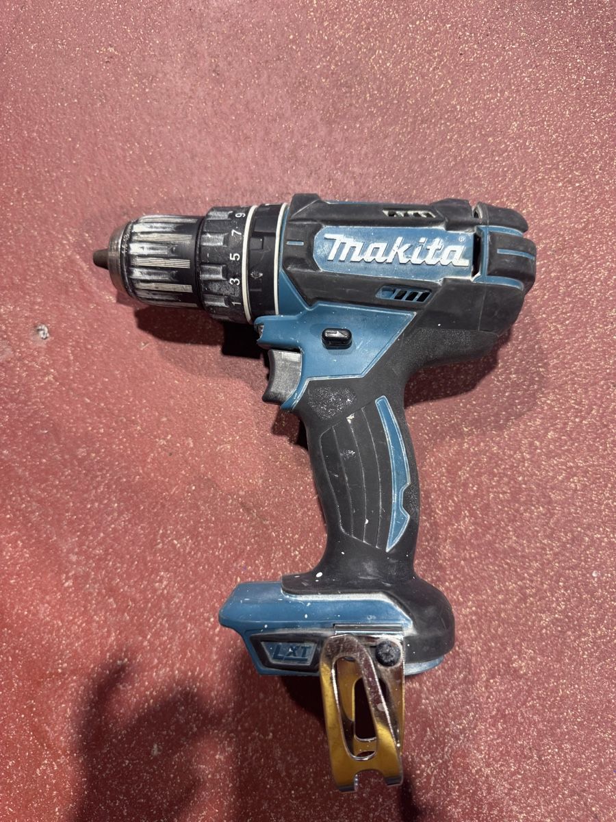 Makita Tutti gli attrezzi: Defekte makita – Difettoso da Buchs SG venduto da Jaci95