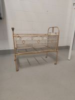 Antikes Metall Kinderbett Retro Stubenwagen klappbar