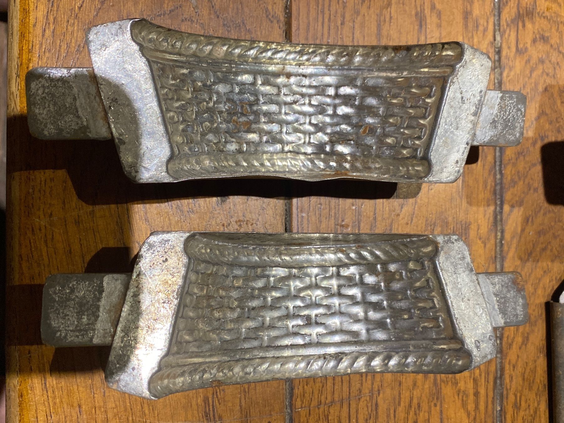 Teglie da forno: Moule chocolat schokoladenform panier 5cm – Usato da Lajoux JU venduto da Briard0 1