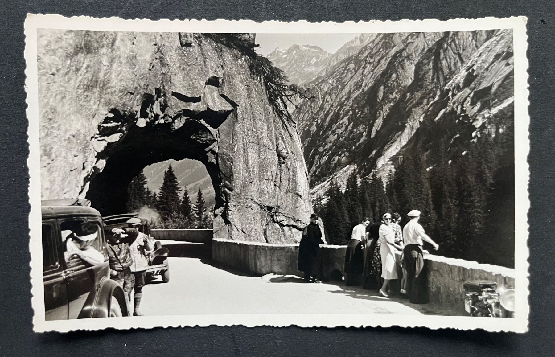 Cartoline postali: alte Grimselstrasse beim Handeggfall , Oldtimer Autos~1950 – Usato da Ostermundigen venduto da DaxKarten-75