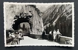 alte Grimselstrasse beim Handeggfall , Oldtimer Autos~1950