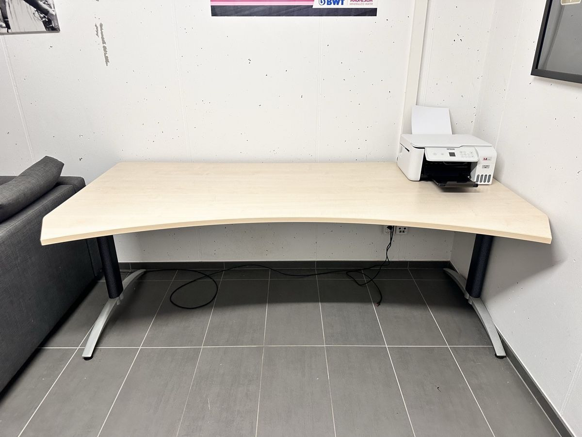 Bureaux: Bürotisch – D'occasion à Dottikon par Sani770