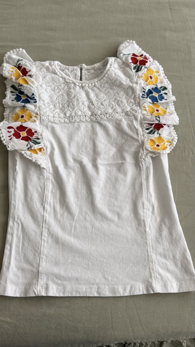 Blouses, T-shirts & Tops: Top – Neuf (Voir description) à Mörigen par TimelessFinds