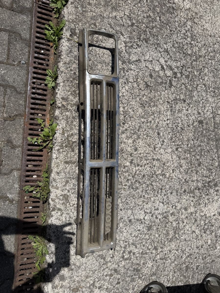 Toyota Alle Autoersatzteile: Front Grill Toyota 4 Runner – Gebraucht aus Halten von vwg_ml9y