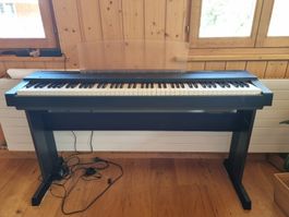 Yamaha Electronic Piano P-70 – 88 Tasten mit Ständer