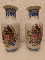 2er Set Vintage Porzellan China-Vasen Handdekoriert