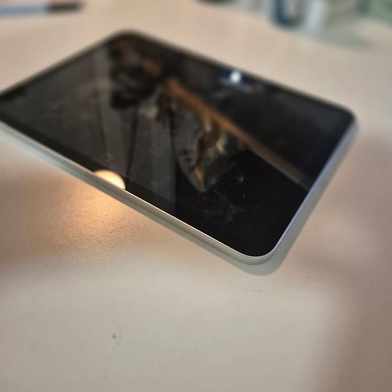 Tablet PC: Apple iPad 10. Generation 64GB  – Usato da Zürich venduto da OscarWilde1 2