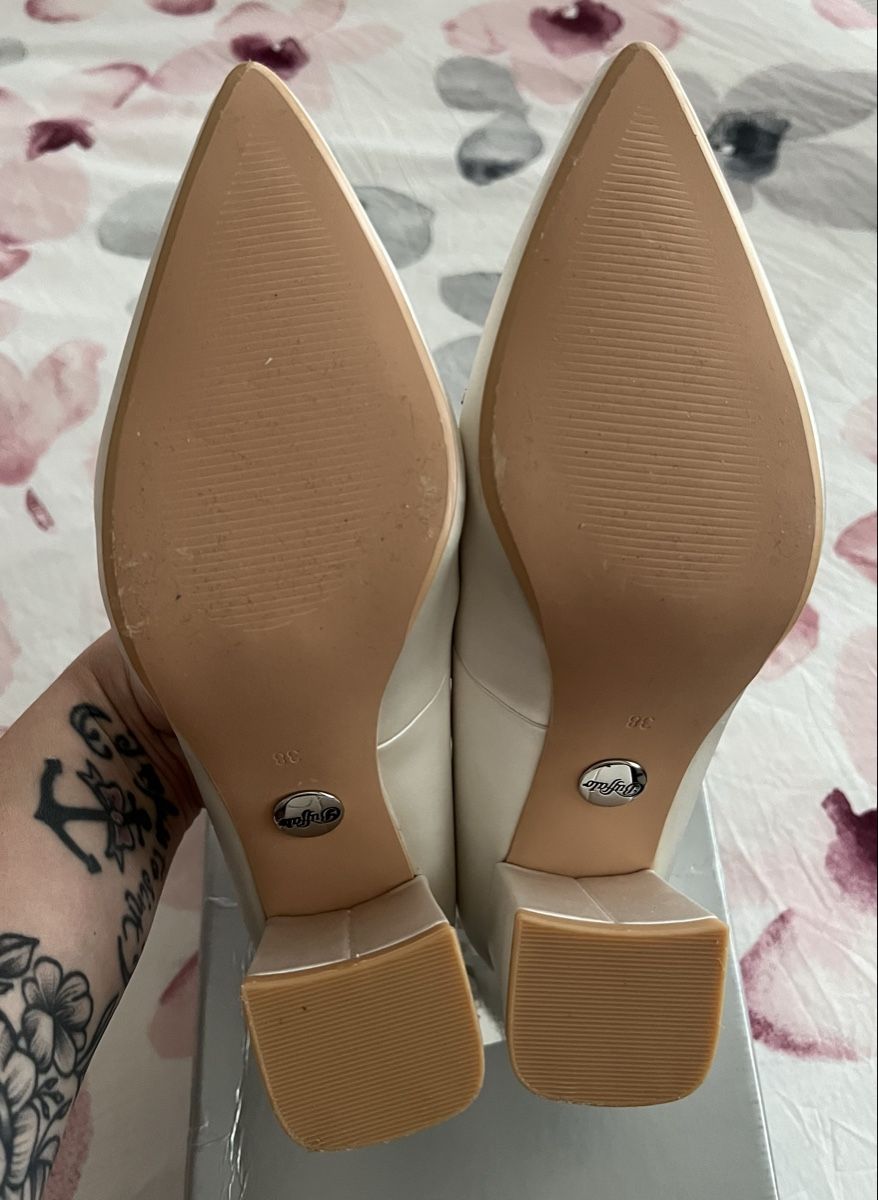Buffalo Scarpe da donna: Buffalo Bridal Ivory Gr. 38 - Neuwertig! – Nuovo (secondo la descrizione) da Au ZH venduto da FMRF 2