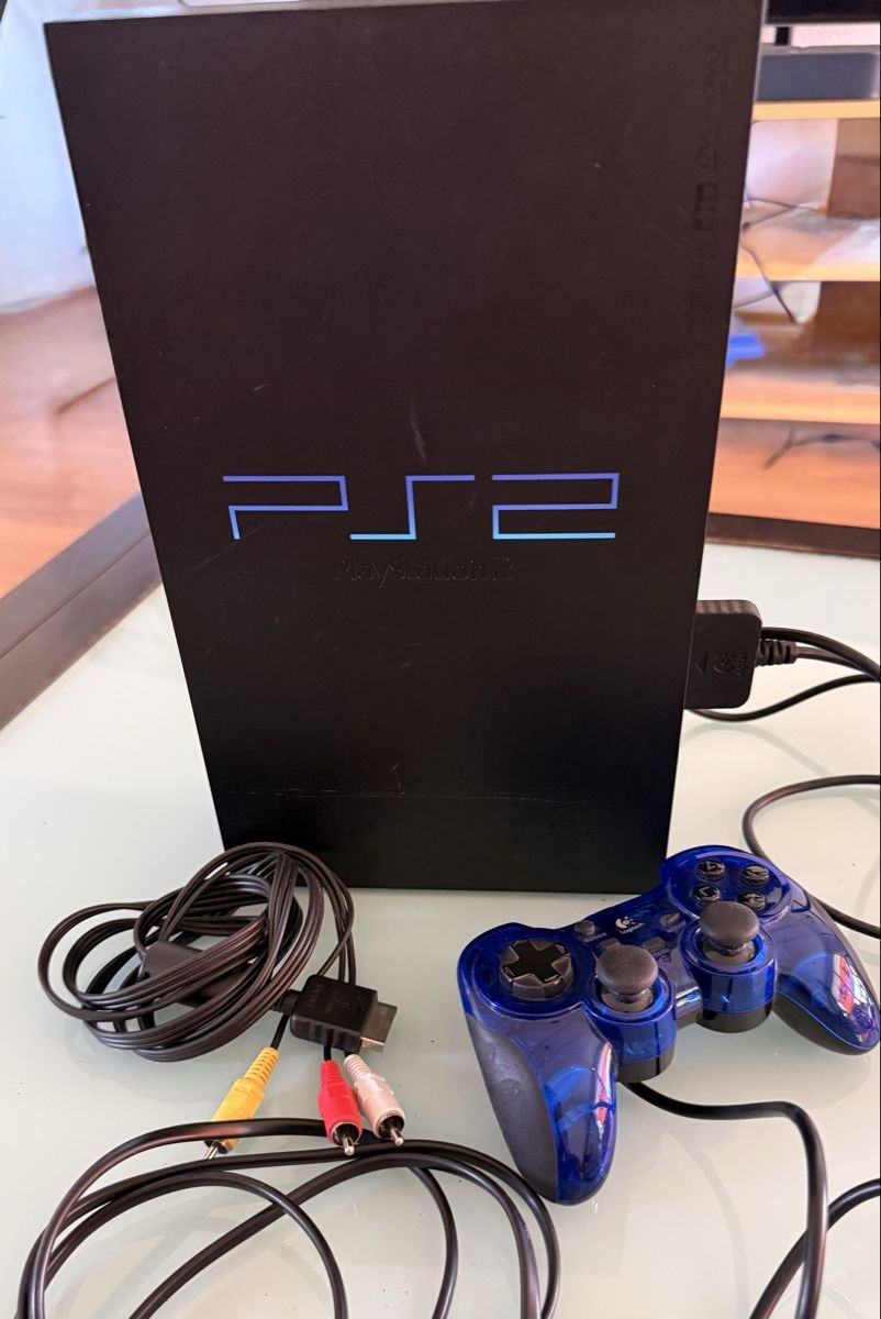 Sony Consoles: Sony PlayStation 2 Fat SCPH-30004 R + Logitech Controller – D'occasion à Zürich par pat_8wyd