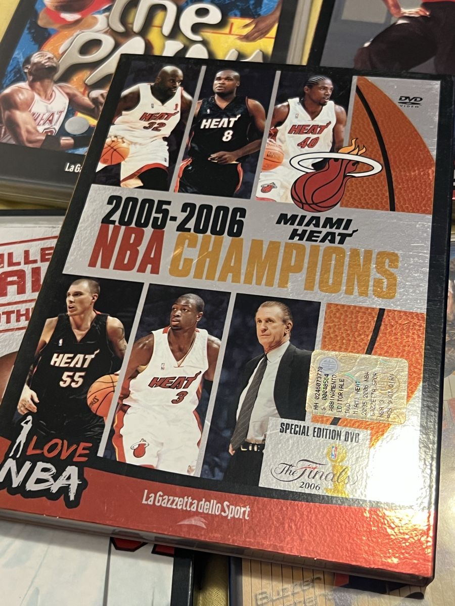 Tutti i VHS: NBA Collection Michael Jordan, Shaq, Larry Bird + VHS NCAA D – Nuovo (secondo la descrizione) da Muralto venduto da dan_pf8r 6