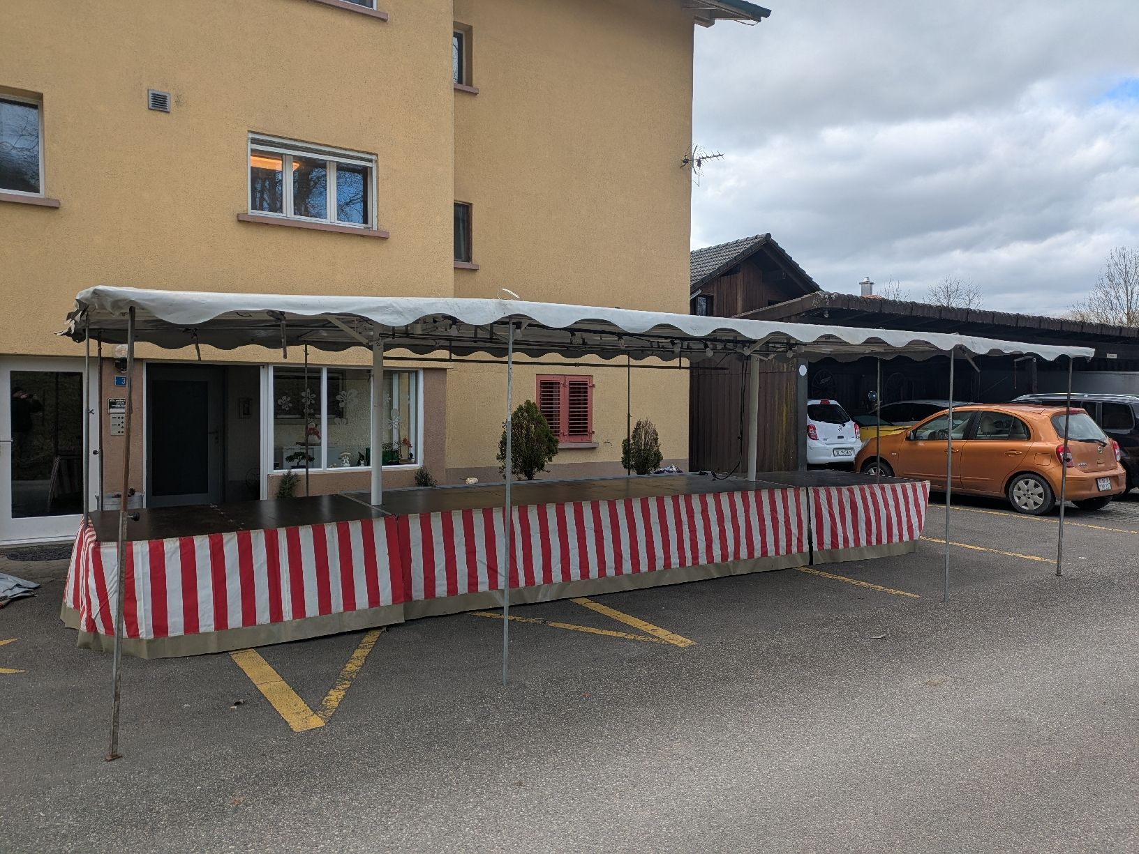 Rimorchi: Verkaufsanhänger Marktanhänger – Usato da Albligen venduto da pengeel
