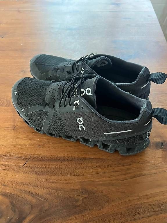 On Scarpe da uomo: On Cloud Waterproof wasserdichte Sneakers Grösse 41 – Usato da Arlesheim venduto da SKA_4144