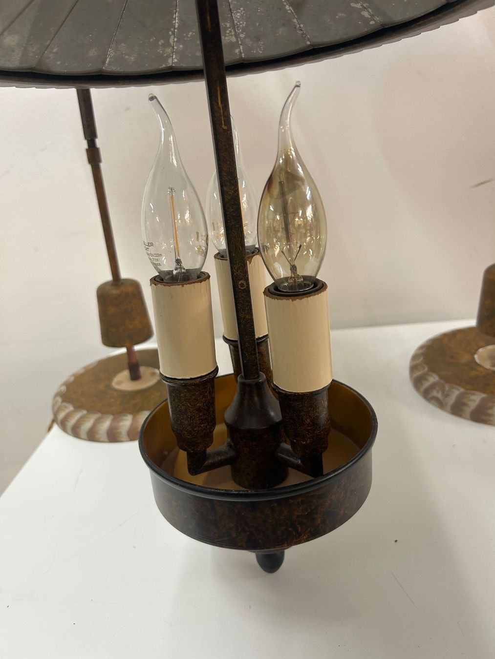Lampade: 3 Colefax oder Vaughan Toleware Pendelleuchte 3-Flammig – Usato da Zürich venduto da Levelart 8