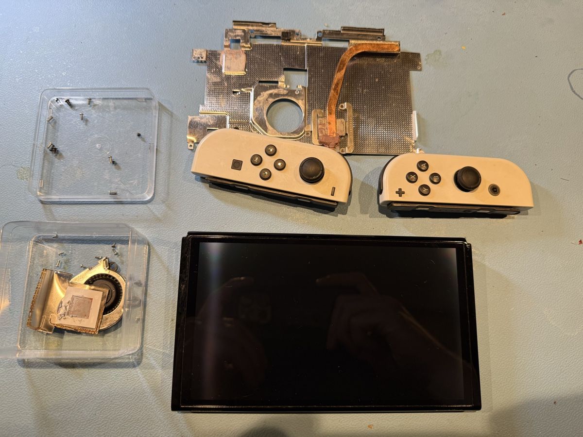 Nintendo Konsolen: Switch OLED defekt – Defekt aus Dierikon von E28_Freak