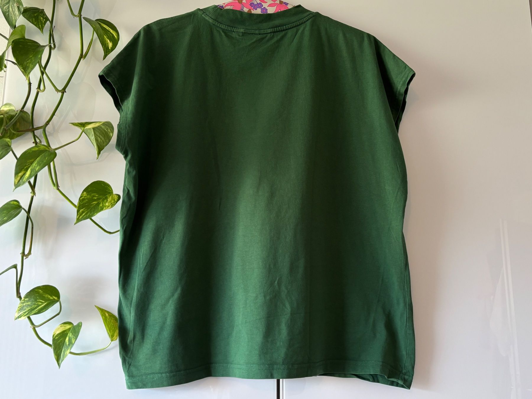 Weekday T-shirt: WEEKDAY grünes Shirt Gr. M – Usato da Zürich venduto da missmodernage 2