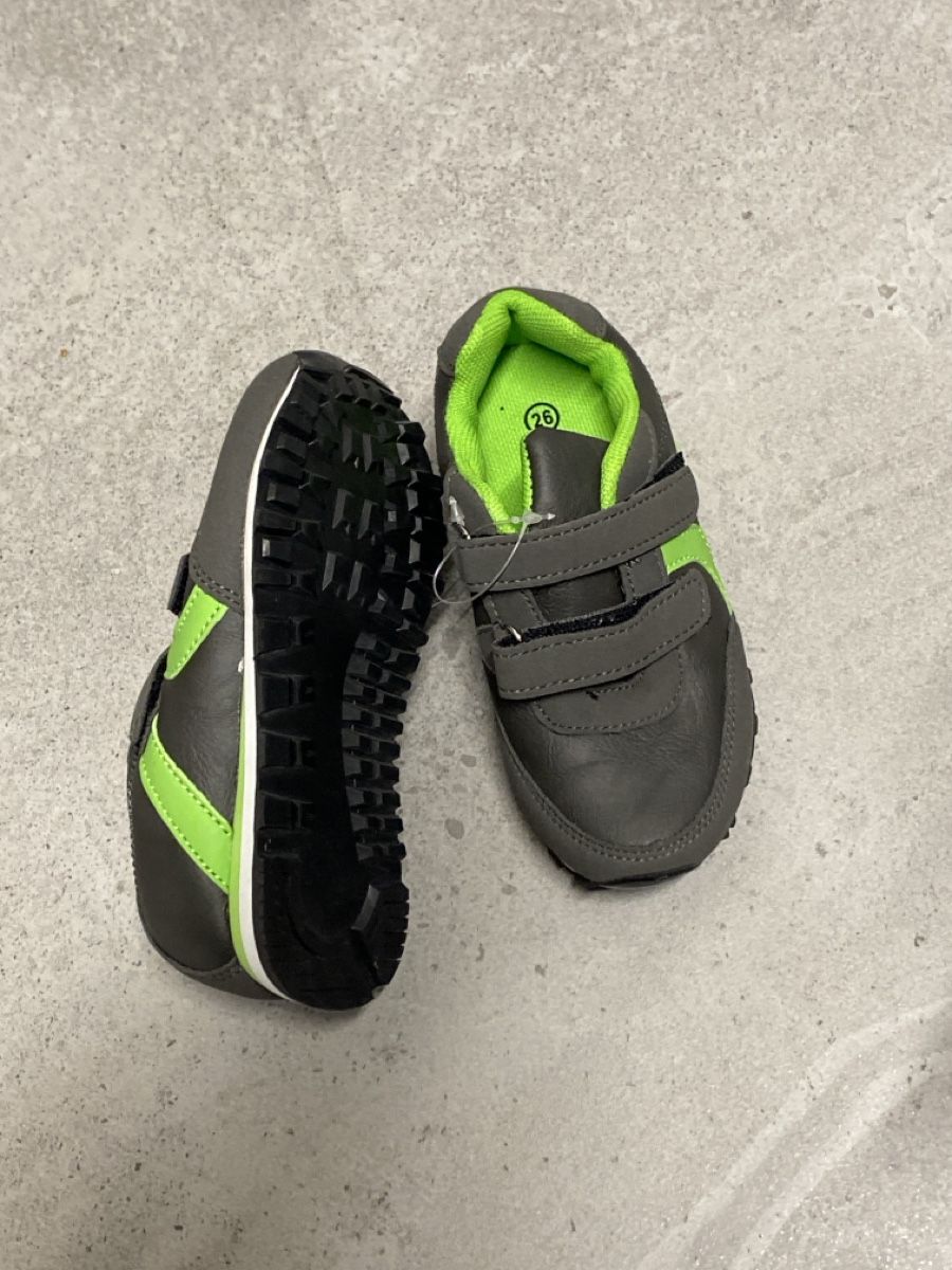 Scarpe per ragazzi: Baskets grises et vertes taille 26 neuves – Nuovo (secondo la descrizione) da Salvenach venduto da gwenwywar 1