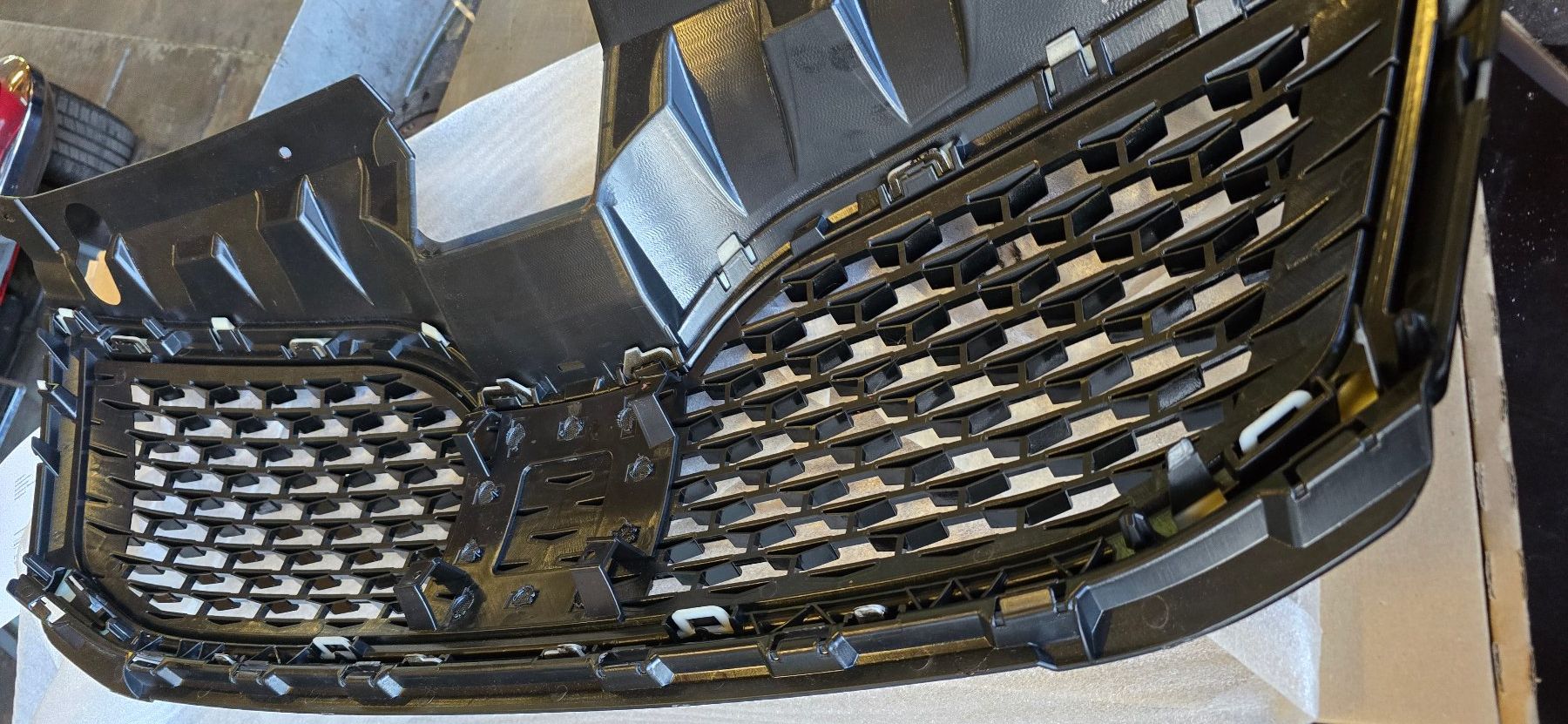 Skoda Tutti pezzi di ricambio auto: Skoda Octavia 3 Kühlergrill – Nuovo (secondo la descrizione) da Möhlin venduto da Carmaxx 2