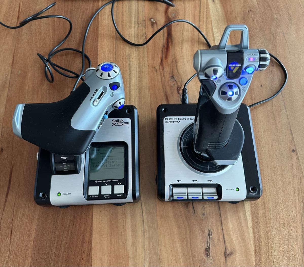 Logitech Controller: Flugsimulator Joystick Set Logitech G Saitek X52 – Neu (gemäss Beschreibung) aus Nidau von