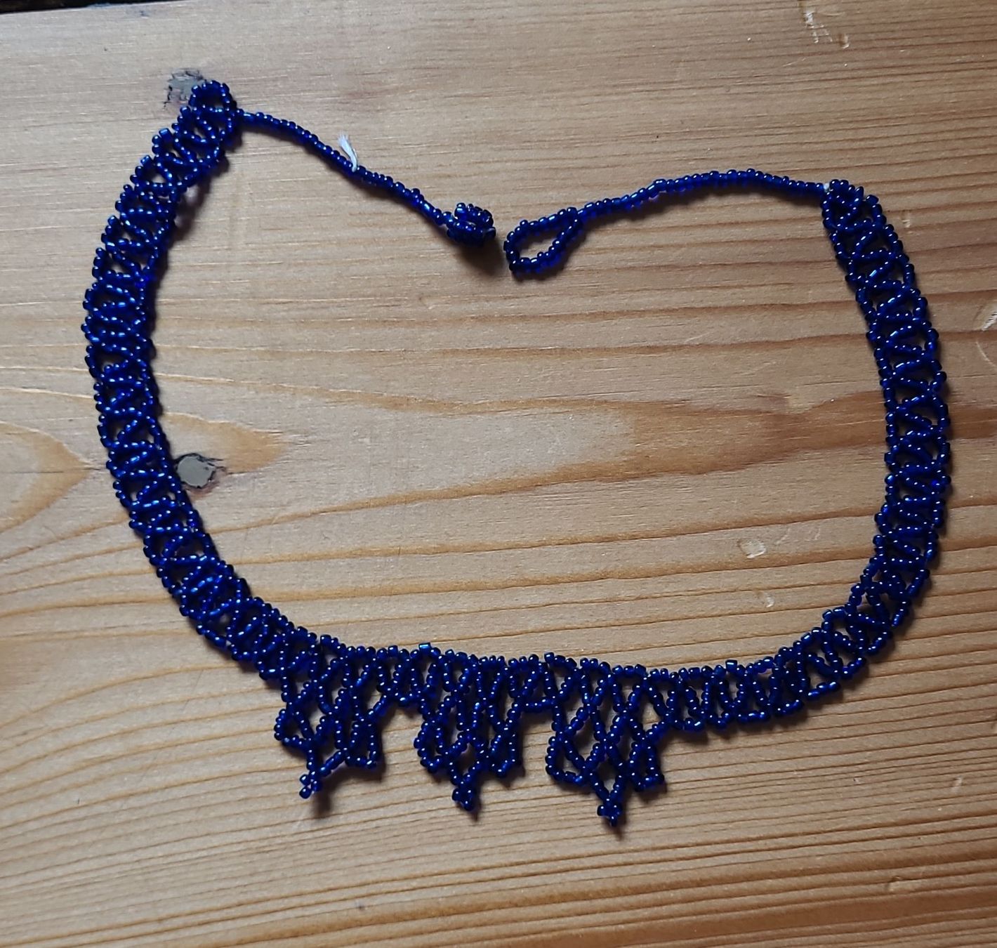 Catenine: Elegante, dunkelblaue Halskette mit Glasperlen – Usato da Binningen venduto da franzfritz