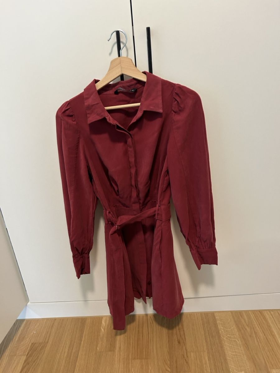 Vestiti: Damen Blusenkleid dunkelrot Grösse S – Usato da Zürich venduto da Dailychic